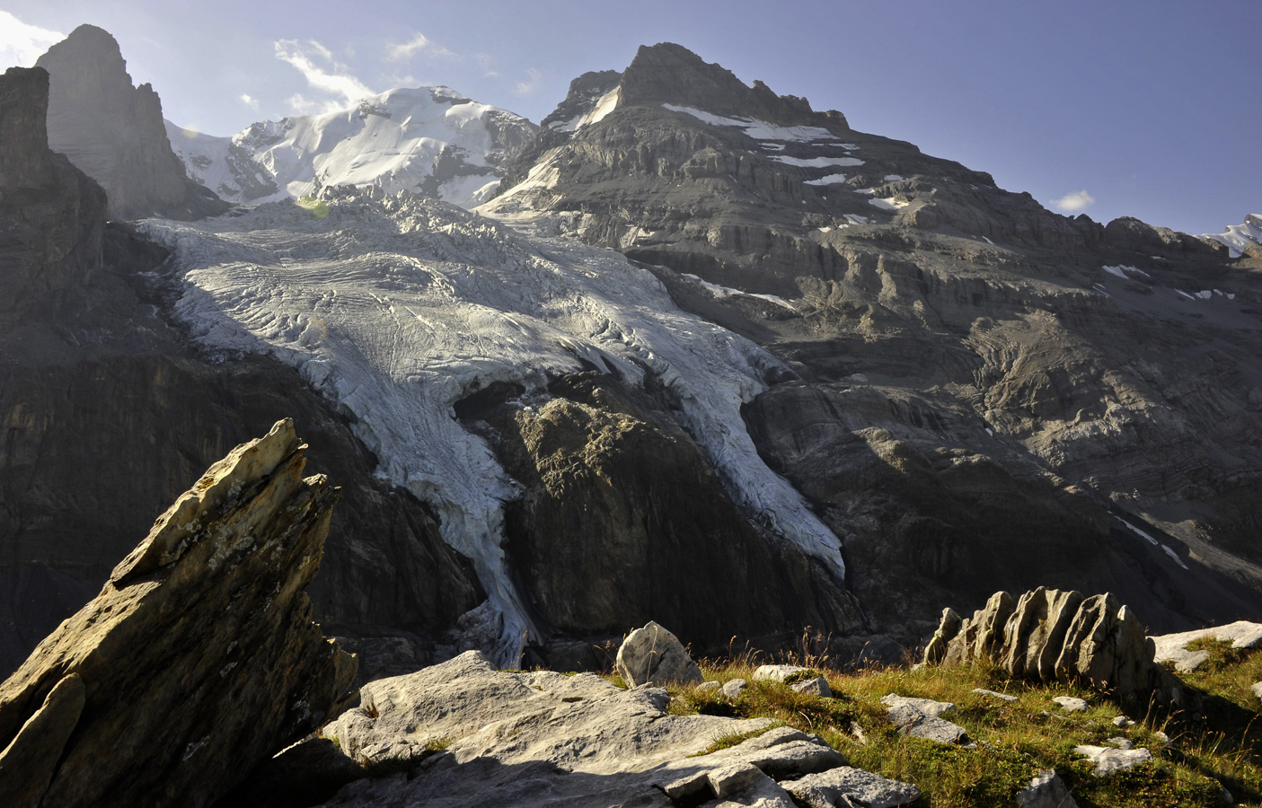 The glacier "flows" over the edge of the mountain 